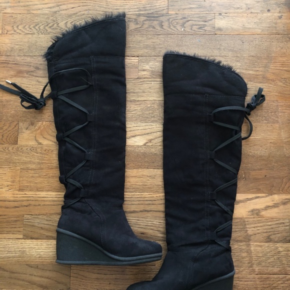 Decree Boots Wedge Heel Size Womens 7.5 Black Lined Suede Feeling Material - Picture 2 of 6